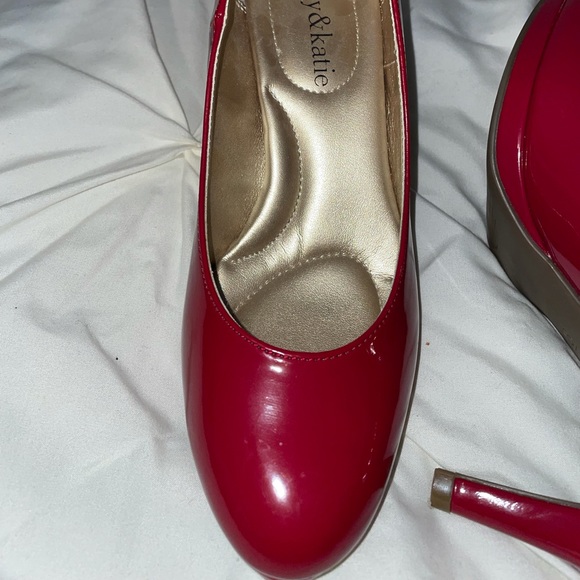 Red Heels - Picture 6 of 6